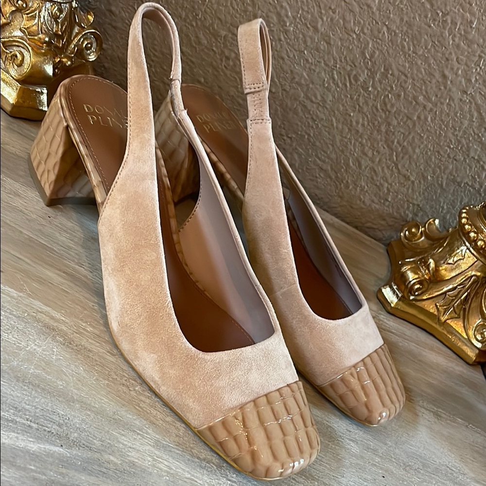Donald J Pliner Shoes. Tan suede and croc patent . Size 8 M. NEW unworn